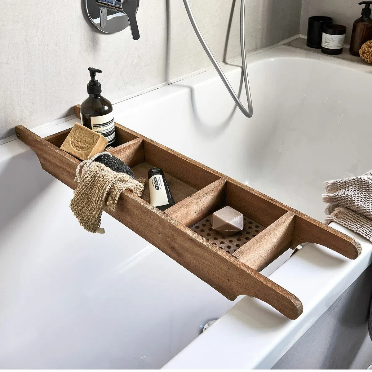 Loberon Badewannenablage Einid, mit DREI Fächern, natürlich & robust, Badewannentablett, Badzubehör, Bad-Accessoire, Salbaumholz, braun