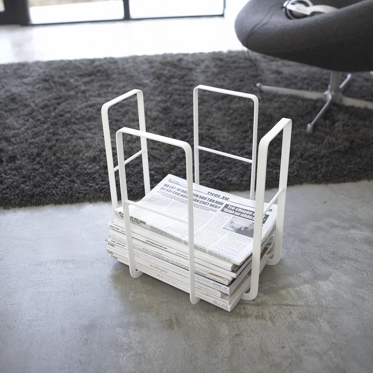 YAMAZAKI 6471 TOWER News Paper Rack, white, Steel, 35 x 28 x 35 cm