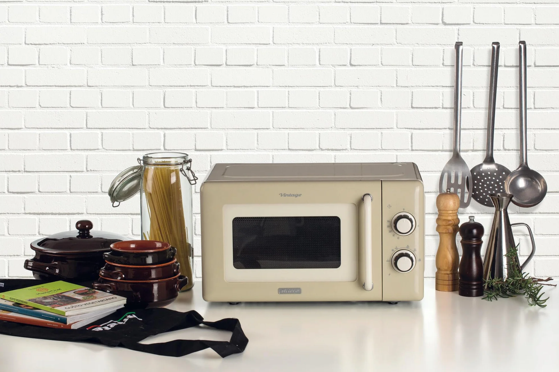 Ariete 3960 Mikrowelle Vintage, 800 W, Fassungsvermögen 20 l, 3 Funktionen, 6 Kochstufen, Timer, Beige