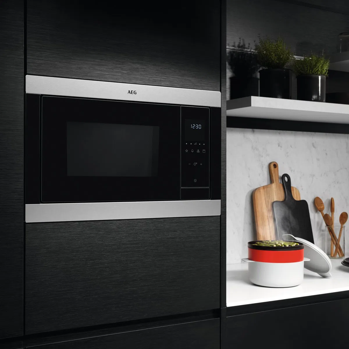 AEG MSB2548C-M Schwarz, Edelstahl Kombi-Mikrowelle Grill Integriert 25 l 900 W