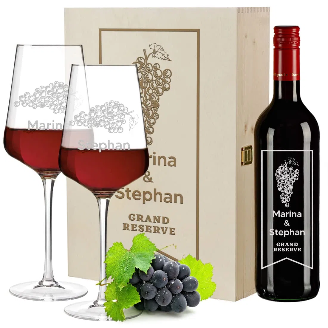 4-tlg Wein Geschenkset mit Gravur - Motiv Trauben - personalisiert - Inhalt 2x Weingläser 560 ml, 1x Holzkiste, 1x Rotweinflasche 700 ml - Weißwein - DIY - Frauen, Männer - wine, glass, gift