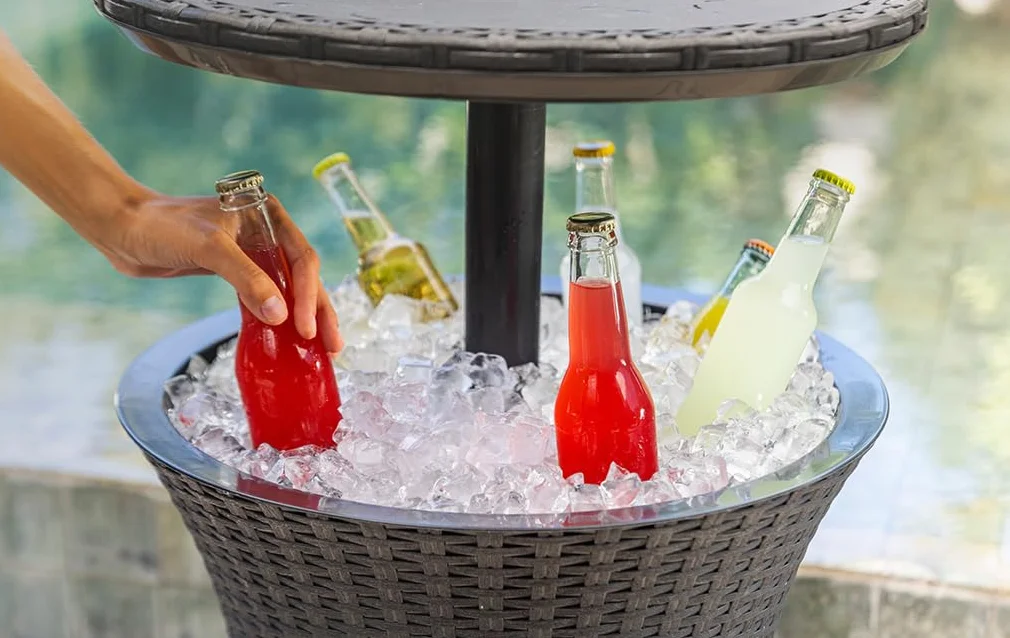 Keter Pacific Cool Bar, 3-in-1 Cocktailtisch, Couchtisch und Outdoor Eiskühler in Rattanoptik, UV-geschützt und wetterfest, anthrazit, Kühlbox 30l Volumen
