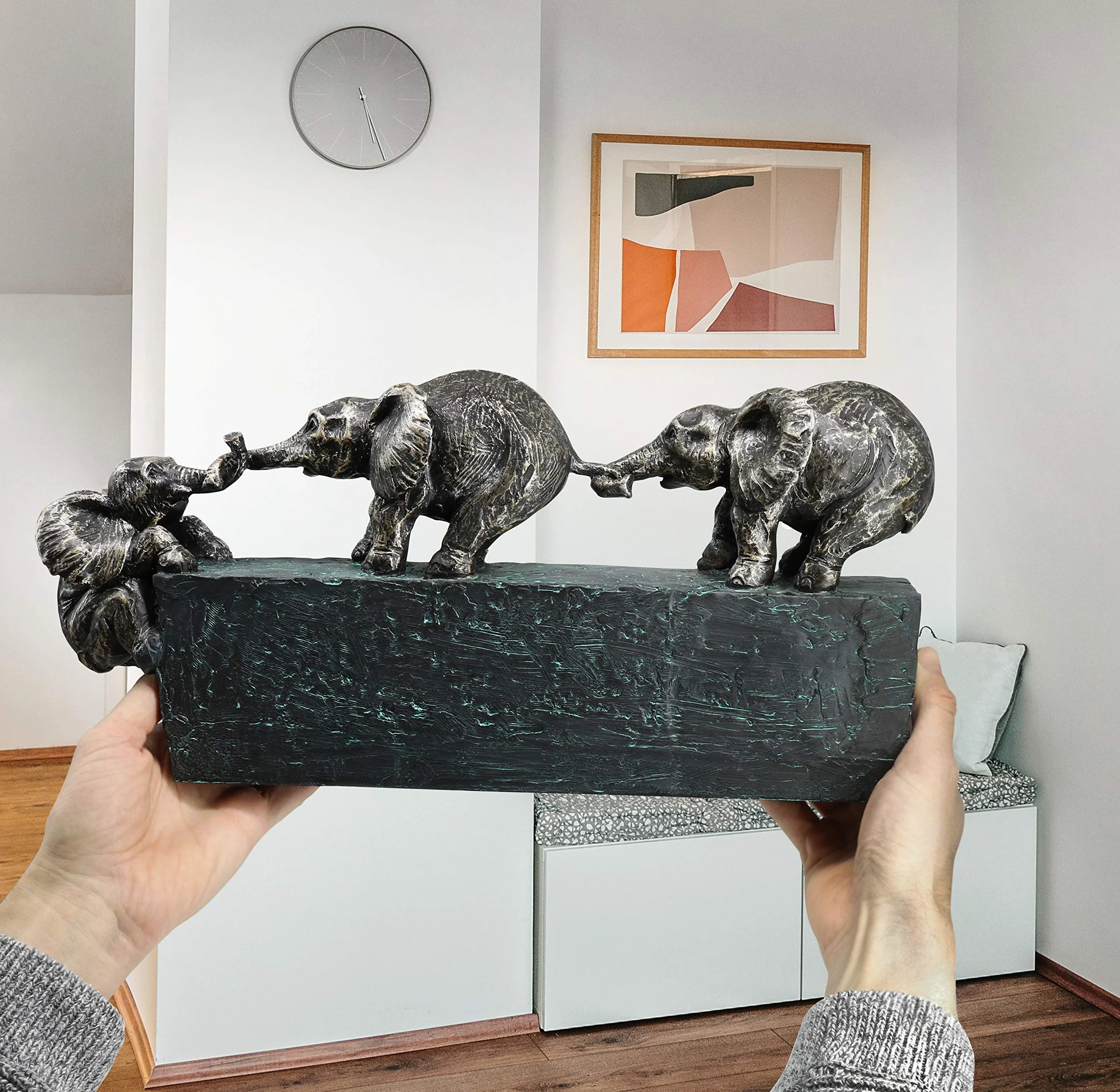 FeinKnick Skulptur “Familienbande” - Zeitloses Symbol für Zusammenhalt in der Familie & im Team - Elefanten Dekoration aus Marmorit 43 cm lang - Deko Figur Elefant