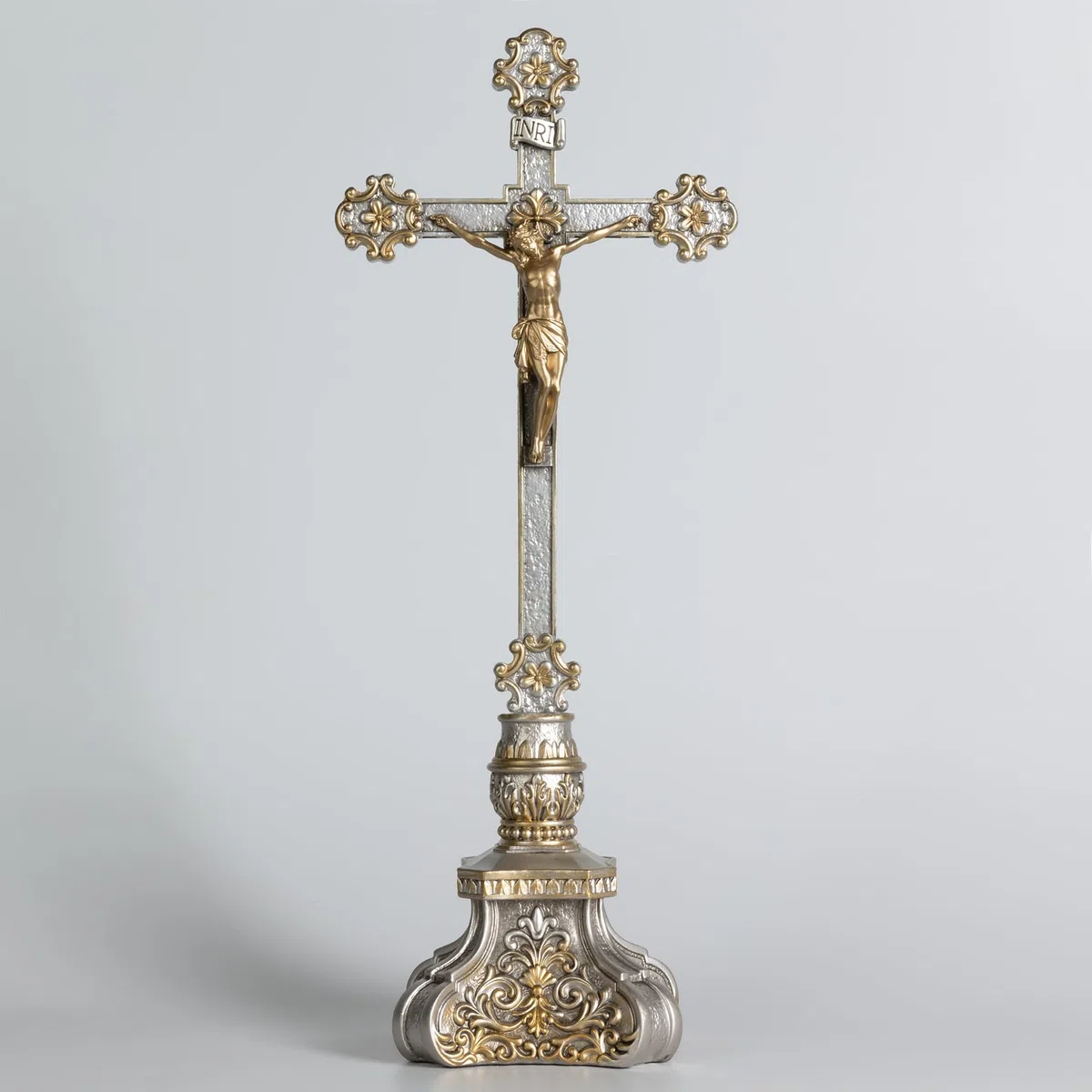 Grace4Joy Kruzifix-Ständer, 45,7 cm, stehendes Kruzifix, katholischer Tisch-Altar-Dekor, handbemaltes Jesuskreuz mit kunstvollem Sockel, antikes Heimdekor