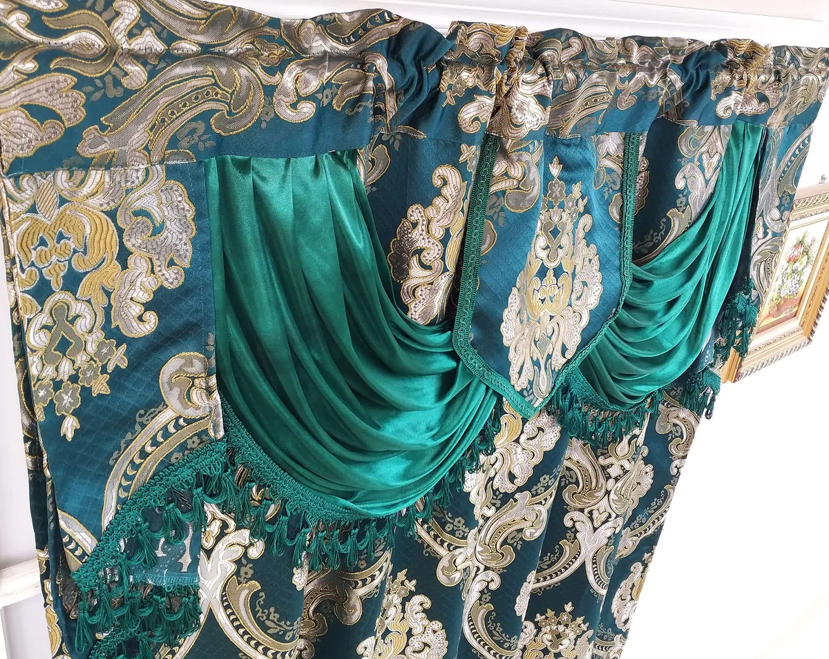 GOHD Luxe Love Jacquard-Fenstervorhang mit angenähtem ausgefallenem Volant, 2-teiliges Set (Huntergrün, 137,2 cm breit x 213,4 cm lang, mit 45,7 cm Volant, 2 Stück)