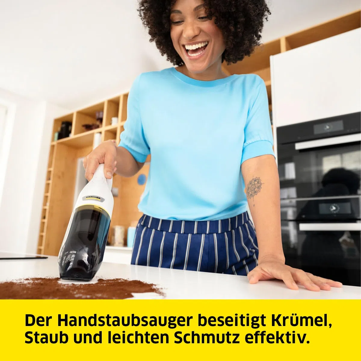 KÄRCHER Akku-Handstaubsauger CVH 3 Plus, Saugstark und überall einsatzbereit, Staubbehälter: 0,15 l, Gewicht: 0,55 kg, inkl. 7,2 V Akku, Ladestation + Adapter, 2-in-1 Fugendüse