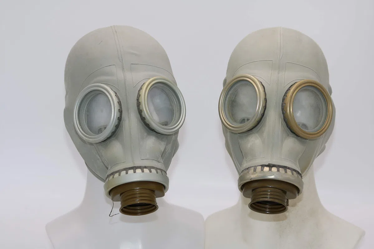 Gasmaske JF-1 (GP5) Set (2 Pack) - Sowjetische Militär Gasmaske Replica Sammlerstück Set W/Maske - authentischer Look & Verschiedene Größen (Medium, Grau)