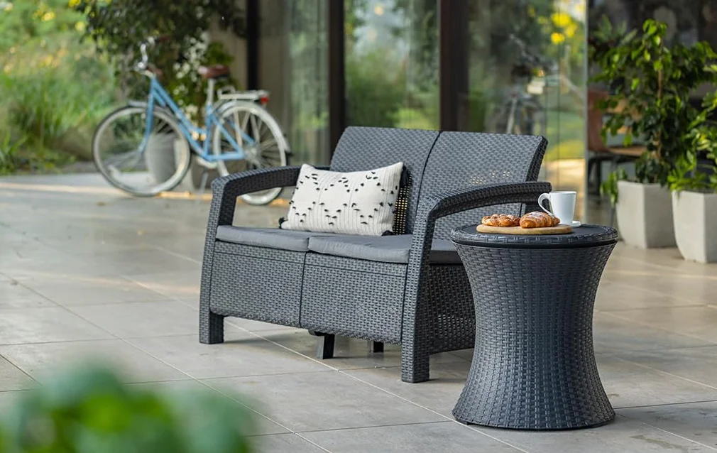 Keter Pacific Cool Bar, 3-in-1 Cocktailtisch, Couchtisch und Outdoor Eiskühler in Rattanoptik, UV-geschützt und wetterfest, anthrazit, Kühlbox 30l Volumen