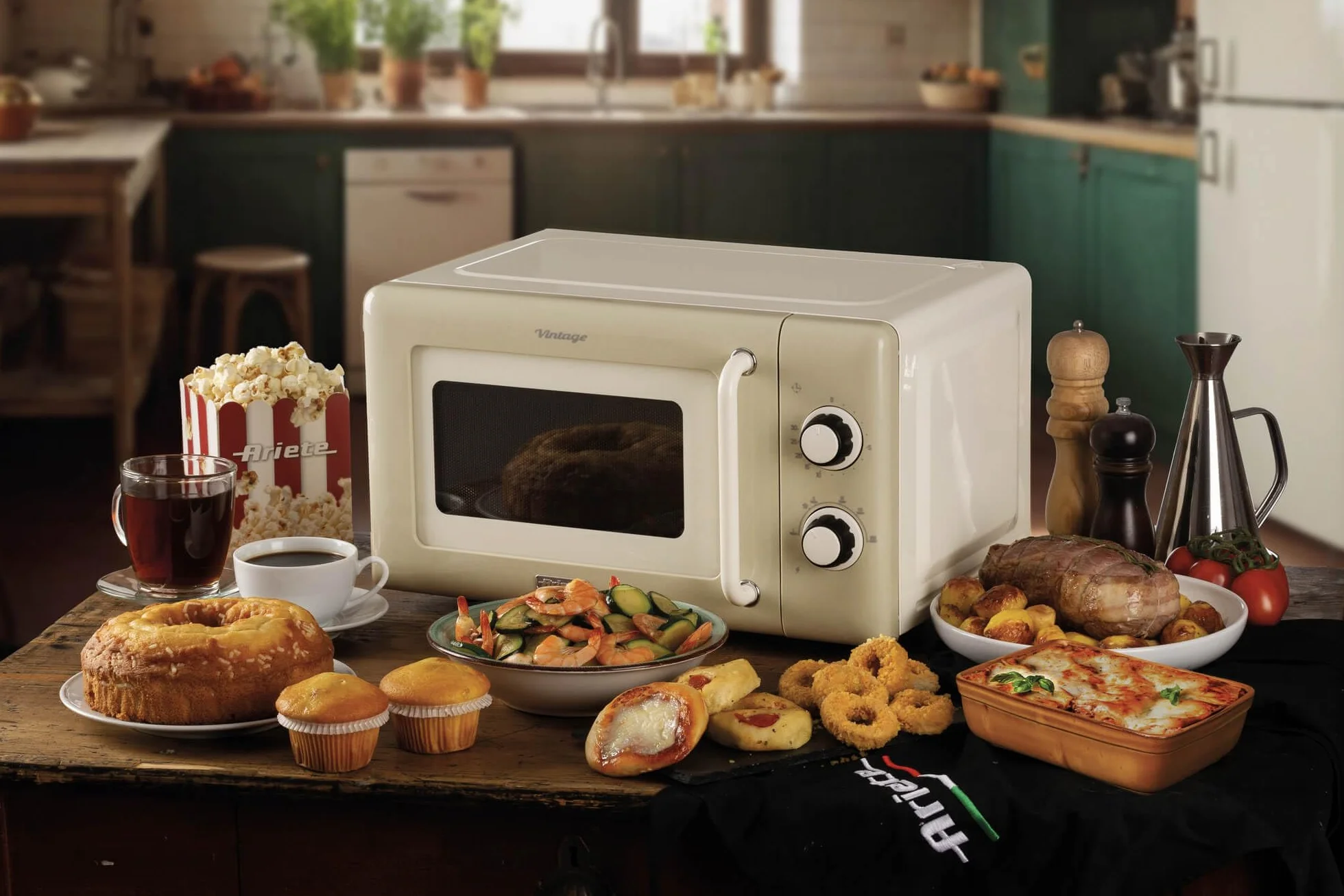 Ariete 3960 Mikrowelle Vintage, 800 W, Fassungsvermögen 20 l, 3 Funktionen, 6 Kochstufen, Timer, Beige