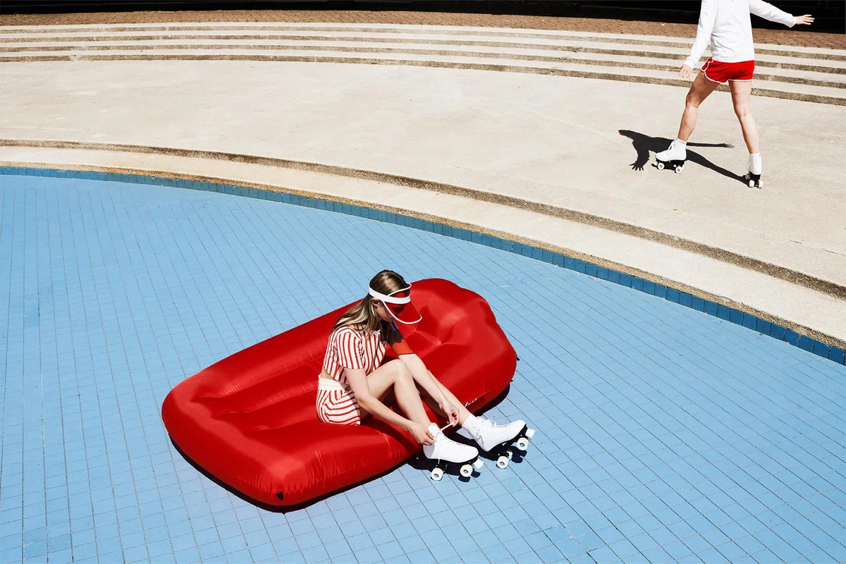 Fatboy Lamzac L Luftmatratze - Aufblasbares Luftbett - Keine Luftpumpe Nötig - Indoor & Outdoor Inflatable Mattress- Wasser- & Schmutzabweisendes Sofa - Polyester - 195 x 112 x 50 cm - Azur-Weiß Karo