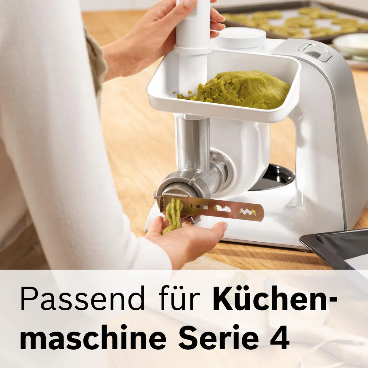 Bosch Zubehör-Set BakingSensation MUZ5BS1, Fleischwolf, Kunststoffschüssel, Spritzgebäck-Vorsatz, Loch-Scheibe, passend für Küchenmaschine Serie 4, vier Keks Formen, spülmaschinenfest, Edelstahl
